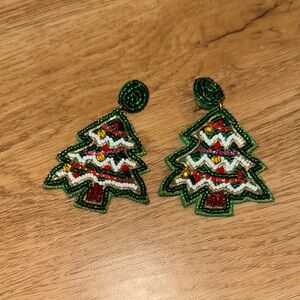 NWOT Christmas tree earrings